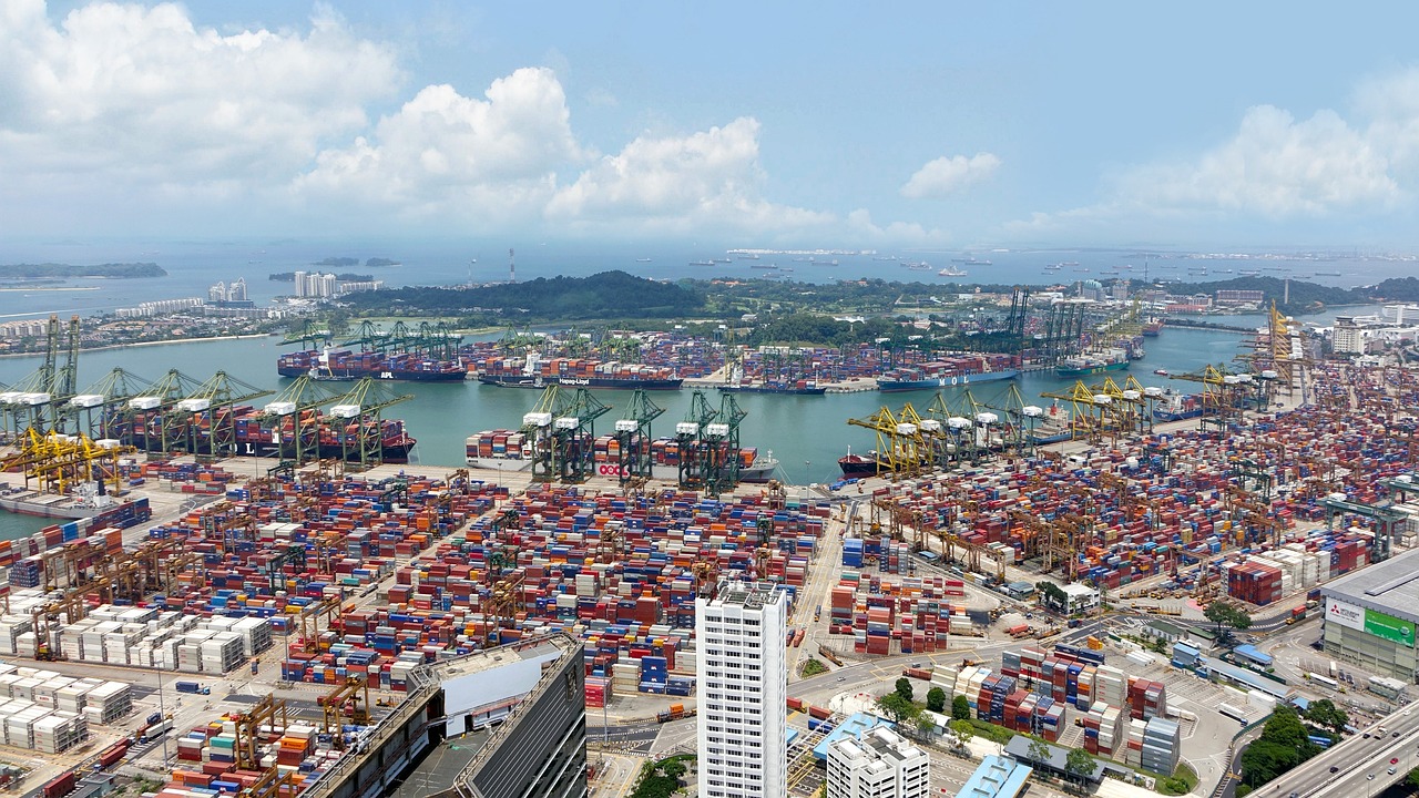 port, ships, cranes-675552.jpg